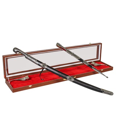 Кавказский подарочный набор в футляре (шашка, кинжал и 2 бычьих рога) 8628