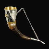 Кавказский рог бычий рифленный с медальонами (отделка - мельхиор, латунь) 7438