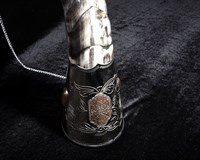 Элитный рог кавказского тура мельхиоровый с медальонами и орнаментом №3 (70-75 см) 2863