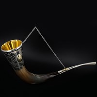 Кавказский рог бычий с медальонами (отделка - мельхиор) 8541