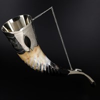 Кавказский рог бычий рифленый с пиалой (отделка - мельхиор и камни - медальоны) 12901