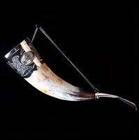 Кавказский рог бычий с пиалой (отделка - мельхиор и мельхиоровые медальоны) 2851