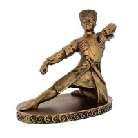 Подарочная статуэтка ручной работы "Горец на колене"