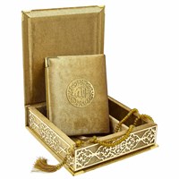 Коран на арабском языке и четки в подарочном футляре (23х25 см) 19628